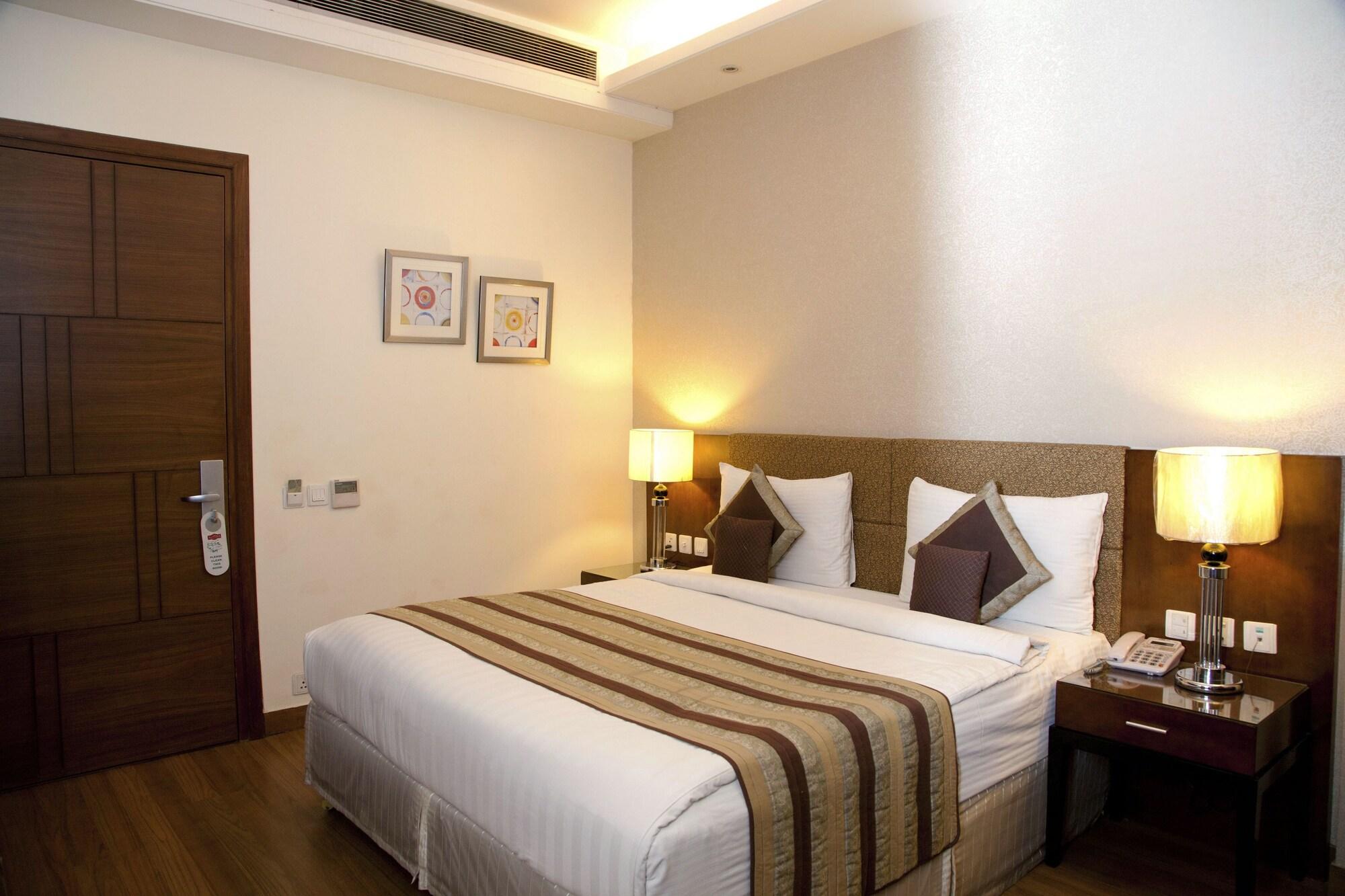 Alpina Hotels & Suites Yeni Delhi Dış mekan fotoğraf