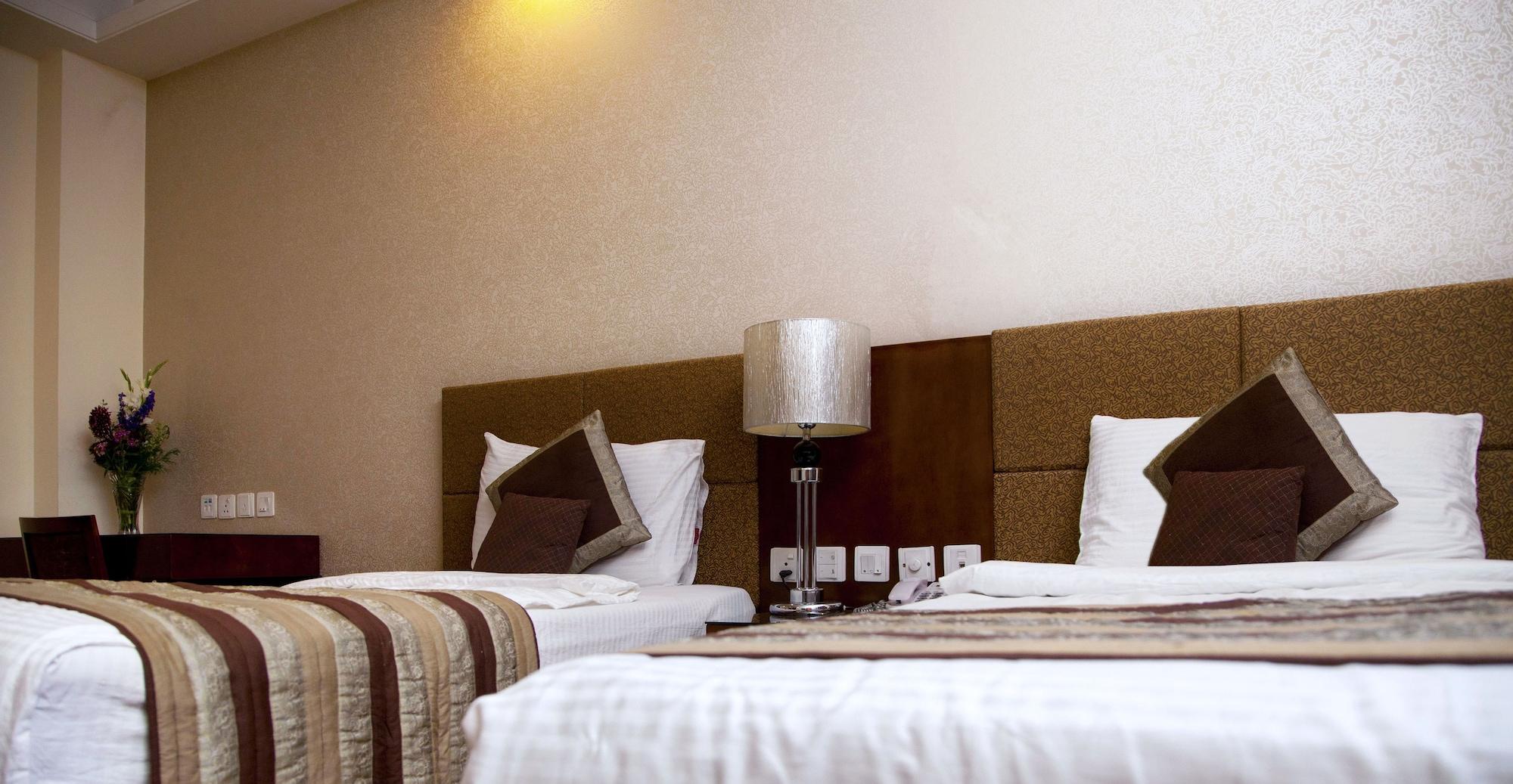 Alpina Hotels & Suites Yeni Delhi Dış mekan fotoğraf