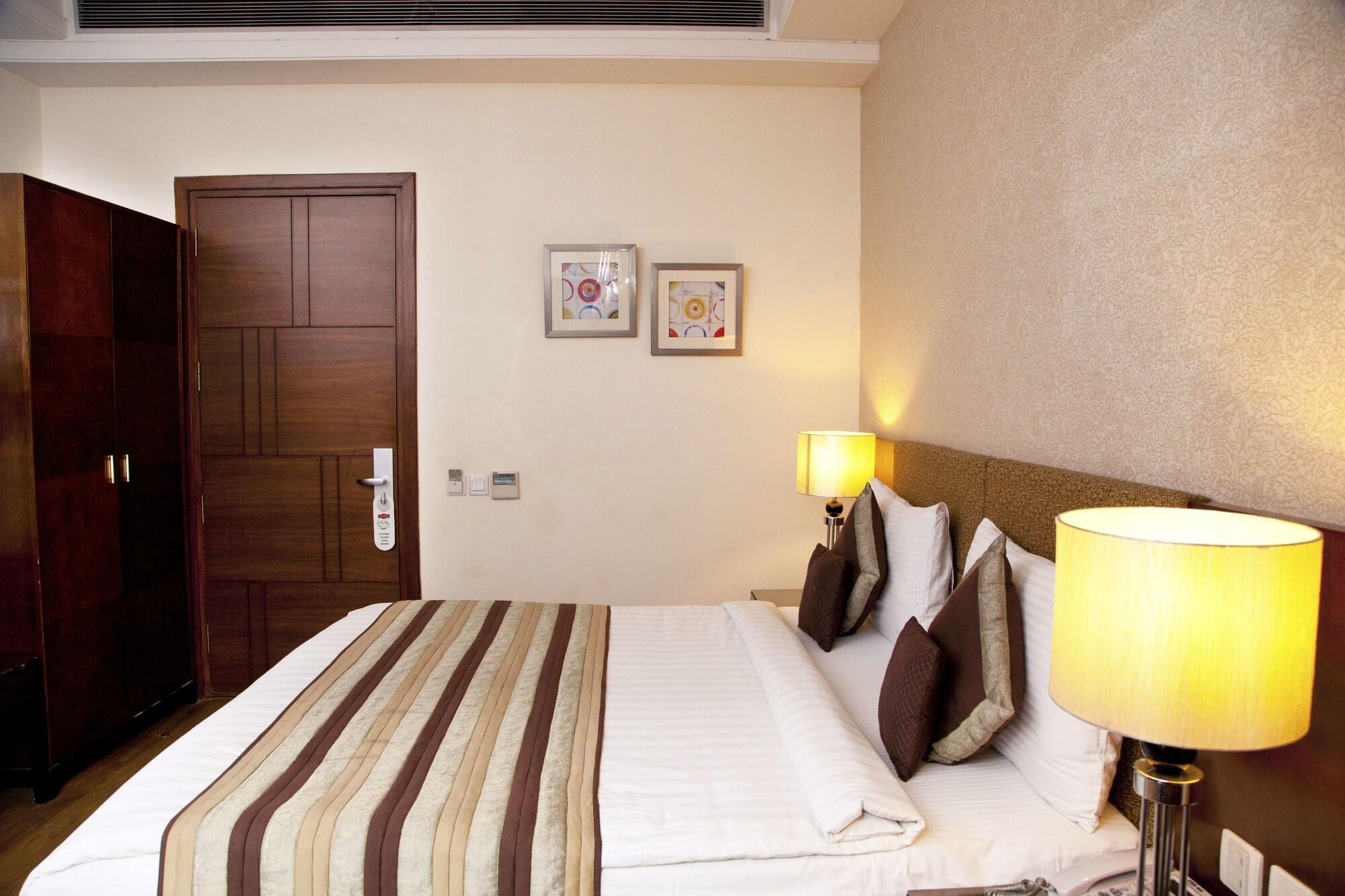 Alpina Hotels & Suites Yeni Delhi Dış mekan fotoğraf