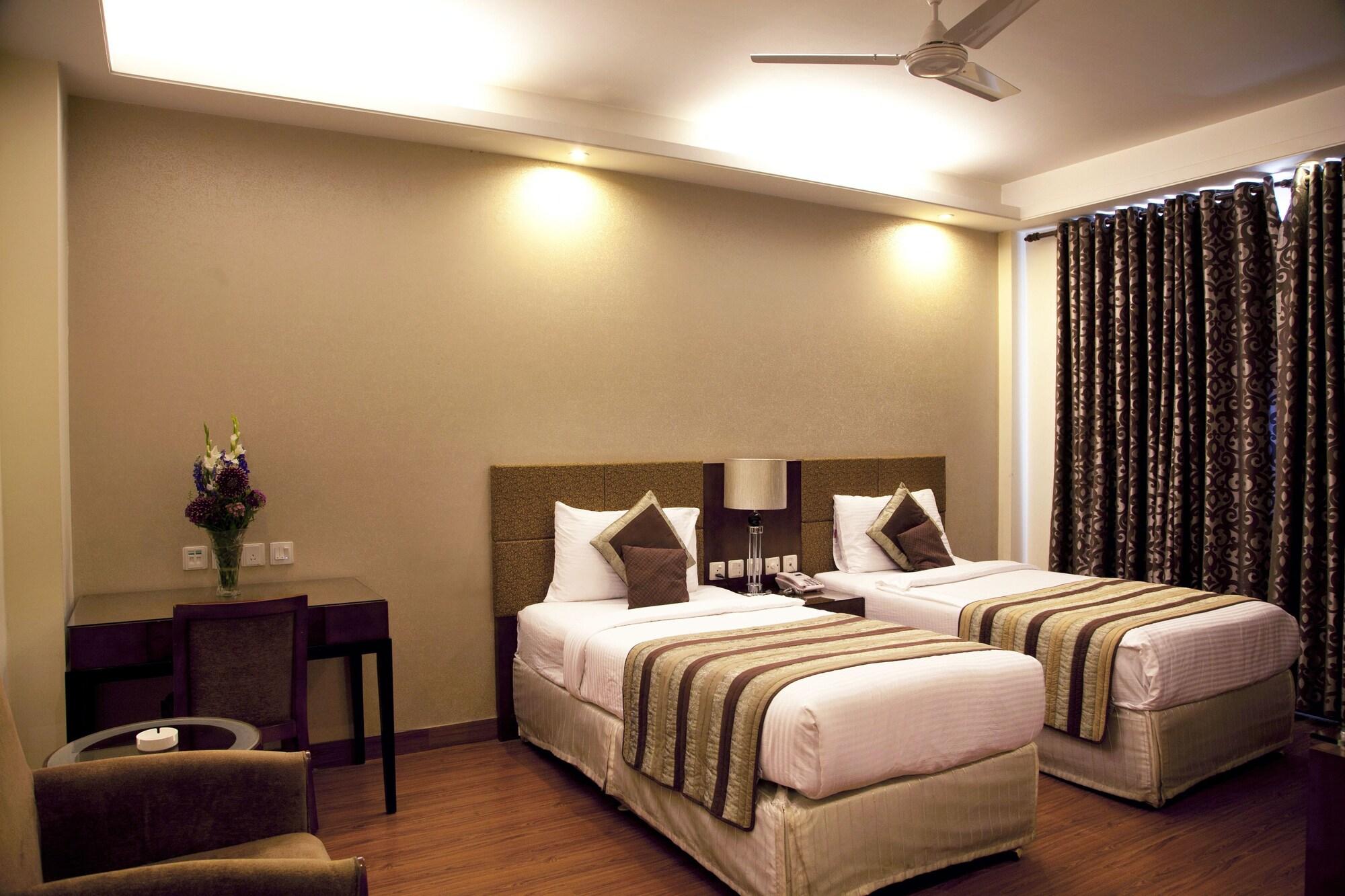 Alpina Hotels & Suites Yeni Delhi Dış mekan fotoğraf