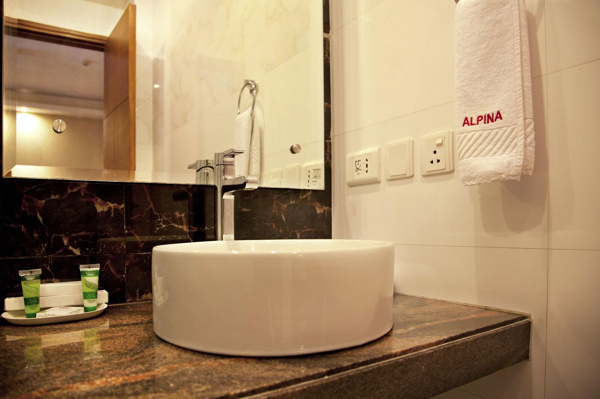 Alpina Hotels & Suites Yeni Delhi Dış mekan fotoğraf