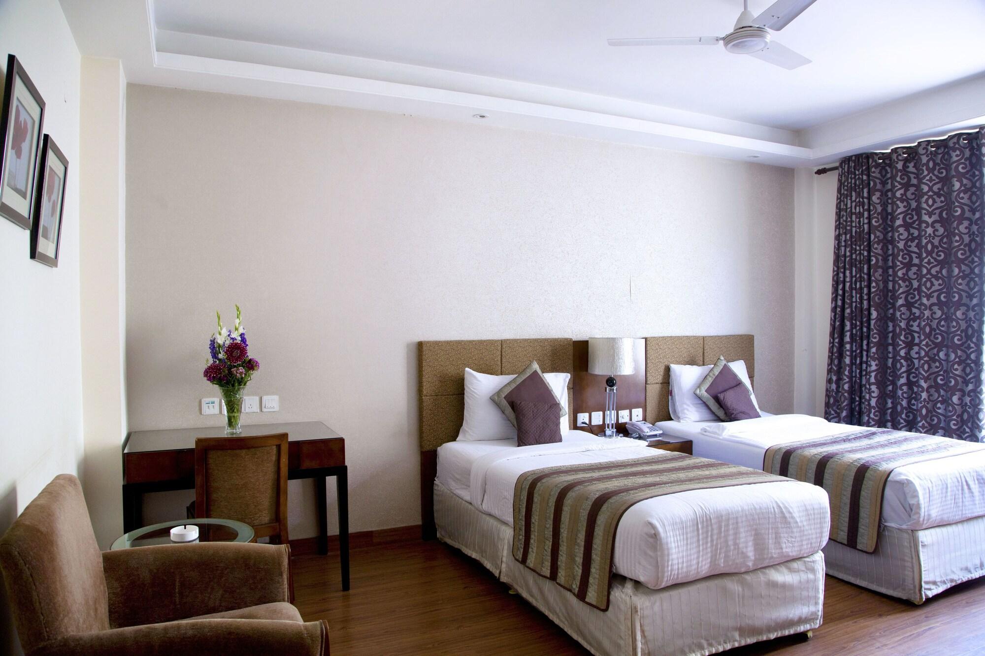Alpina Hotels & Suites Yeni Delhi Dış mekan fotoğraf