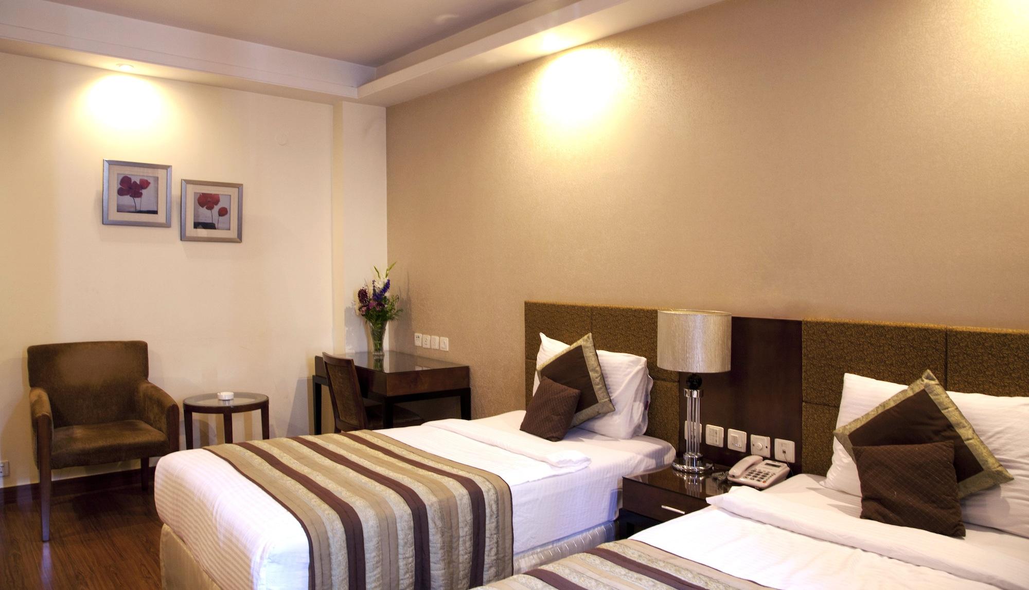 Alpina Hotels & Suites Yeni Delhi Dış mekan fotoğraf