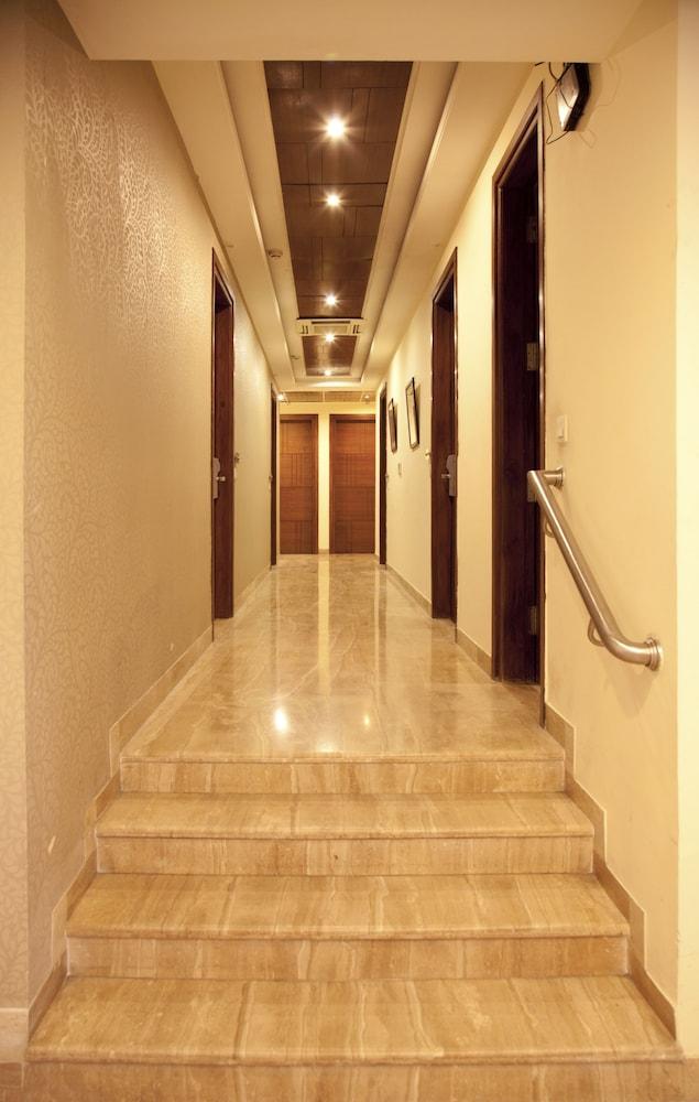 Alpina Hotels & Suites Yeni Delhi Dış mekan fotoğraf