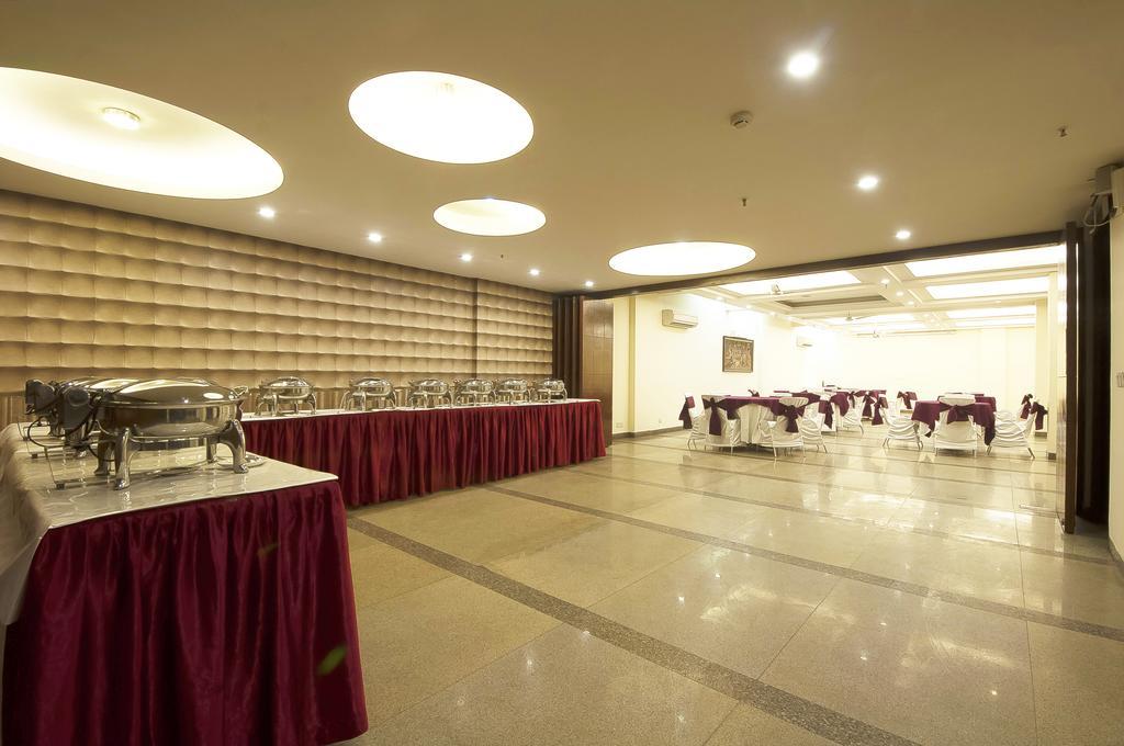 Alpina Hotels & Suites Yeni Delhi Dış mekan fotoğraf
