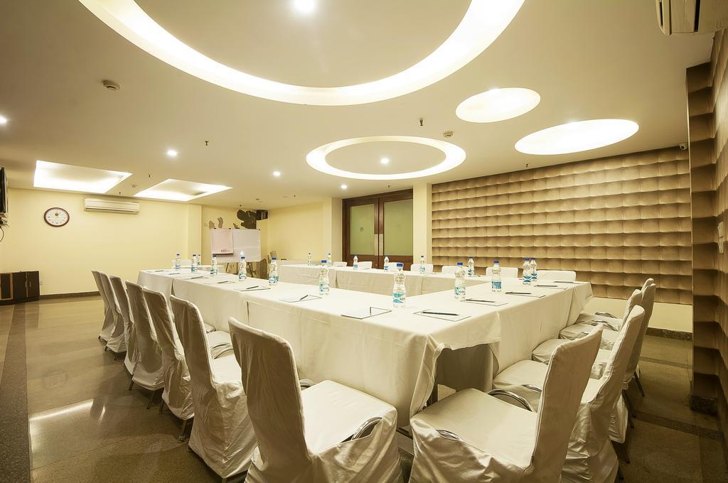 Alpina Hotels & Suites Yeni Delhi Dış mekan fotoğraf