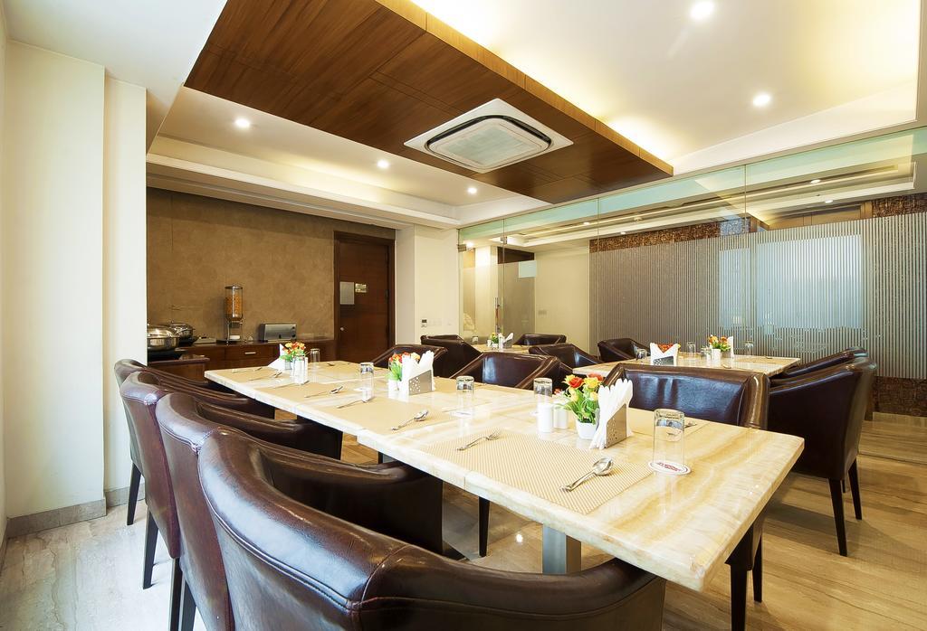 Alpina Hotels & Suites Yeni Delhi Dış mekan fotoğraf