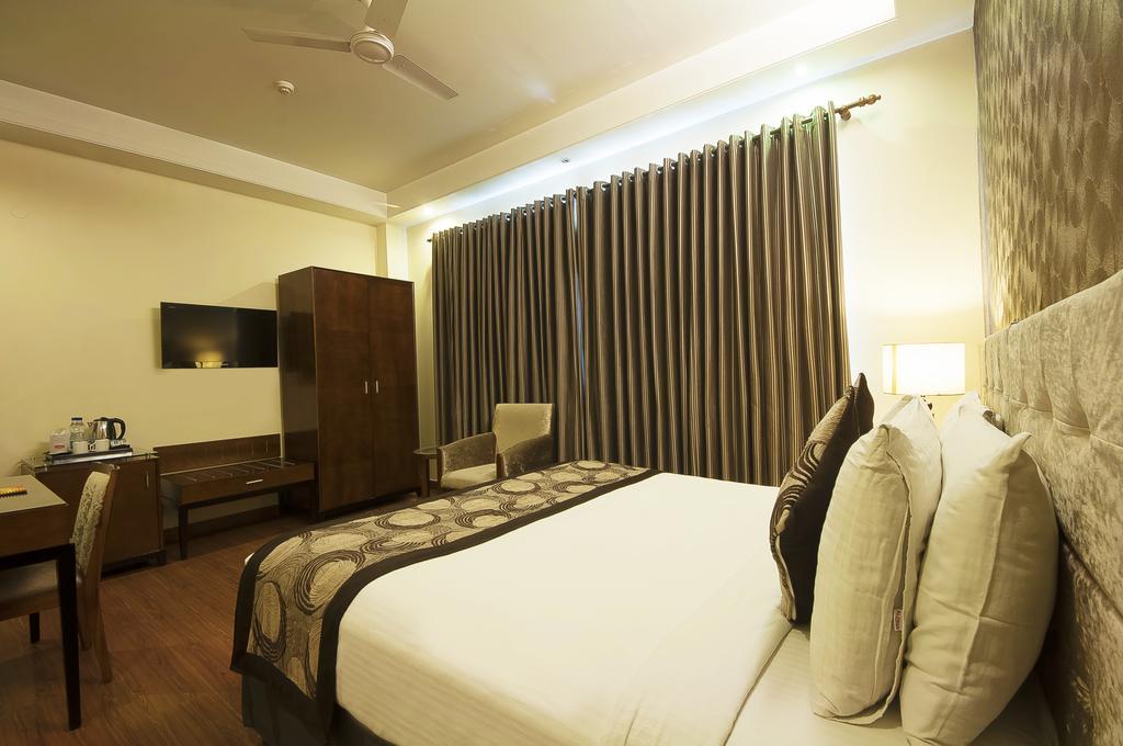 Alpina Hotels & Suites Yeni Delhi Dış mekan fotoğraf