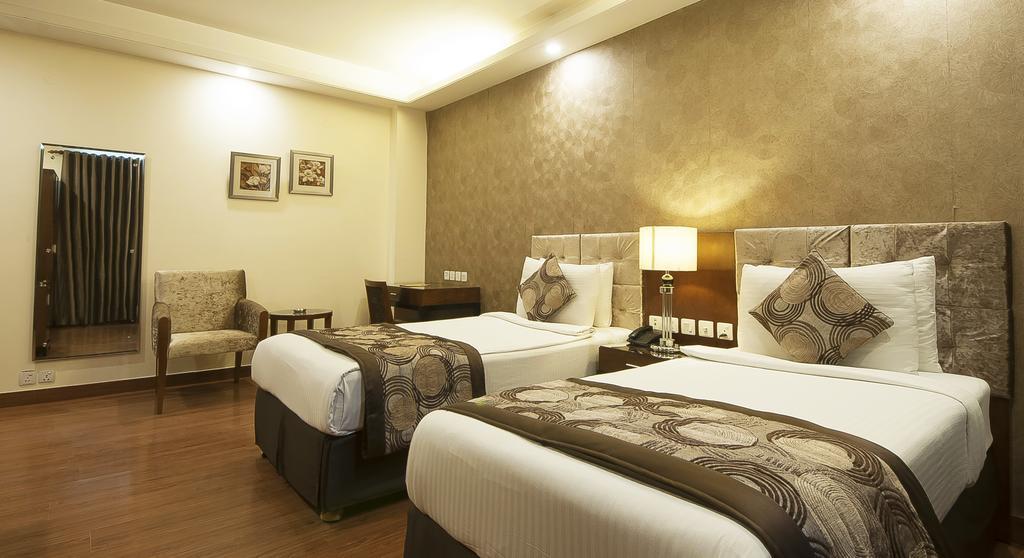 Alpina Hotels & Suites Yeni Delhi Dış mekan fotoğraf