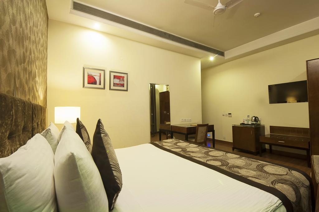 Alpina Hotels & Suites Yeni Delhi Dış mekan fotoğraf