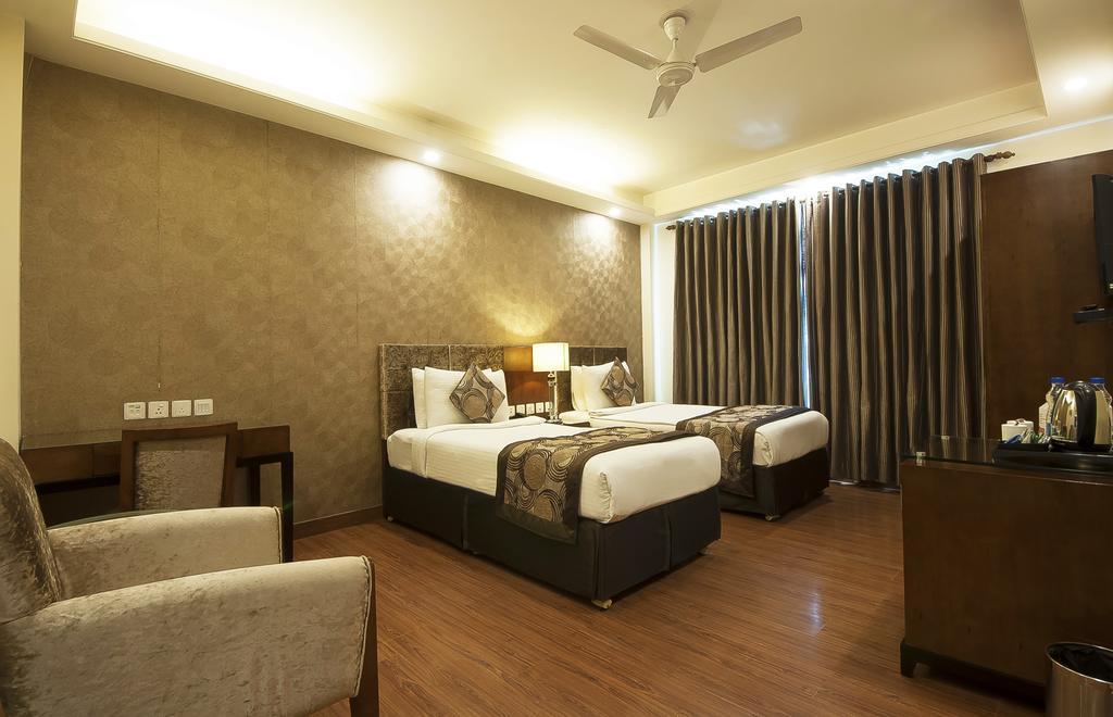 Alpina Hotels & Suites Yeni Delhi Dış mekan fotoğraf