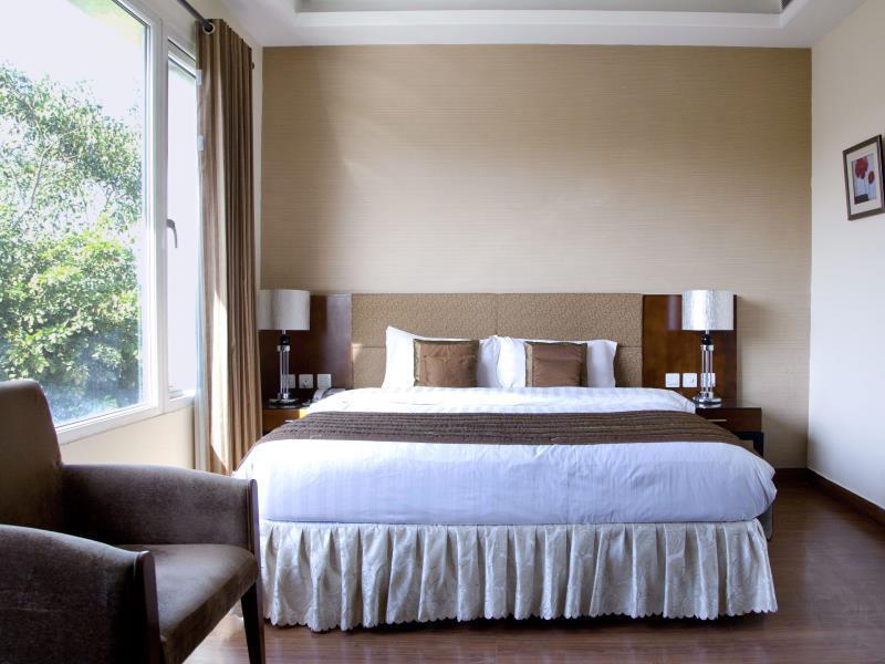 Alpina Hotels & Suites Yeni Delhi Dış mekan fotoğraf