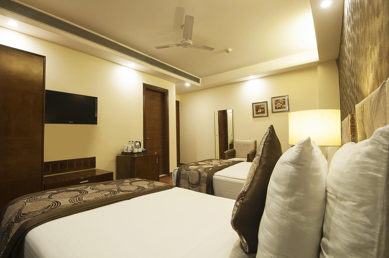 Alpina Hotels & Suites Yeni Delhi Dış mekan fotoğraf
