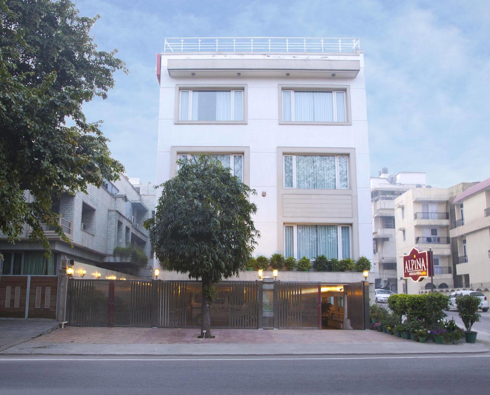 Alpina Hotels & Suites Yeni Delhi Dış mekan fotoğraf