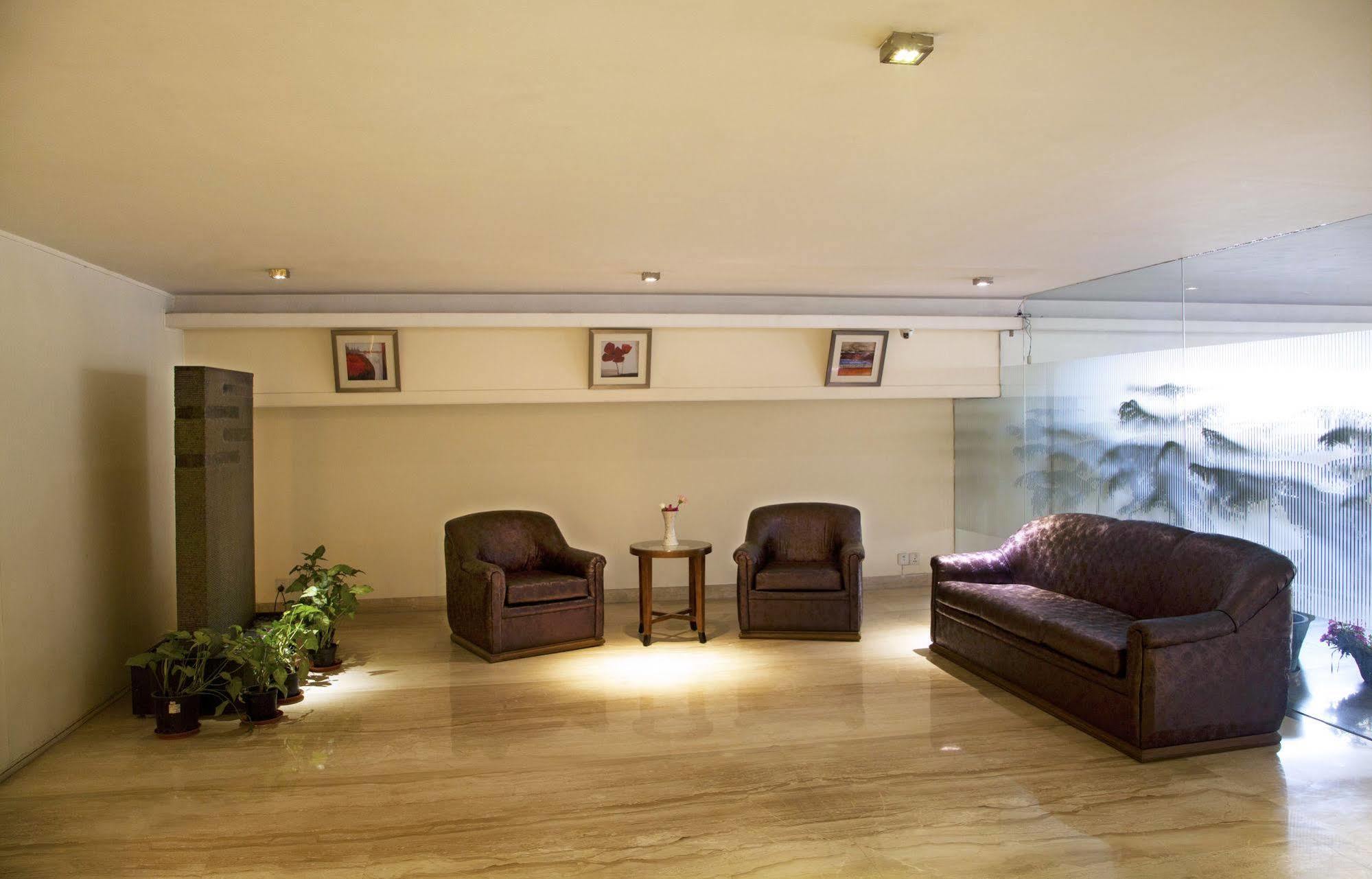 Alpina Hotels & Suites Yeni Delhi Dış mekan fotoğraf