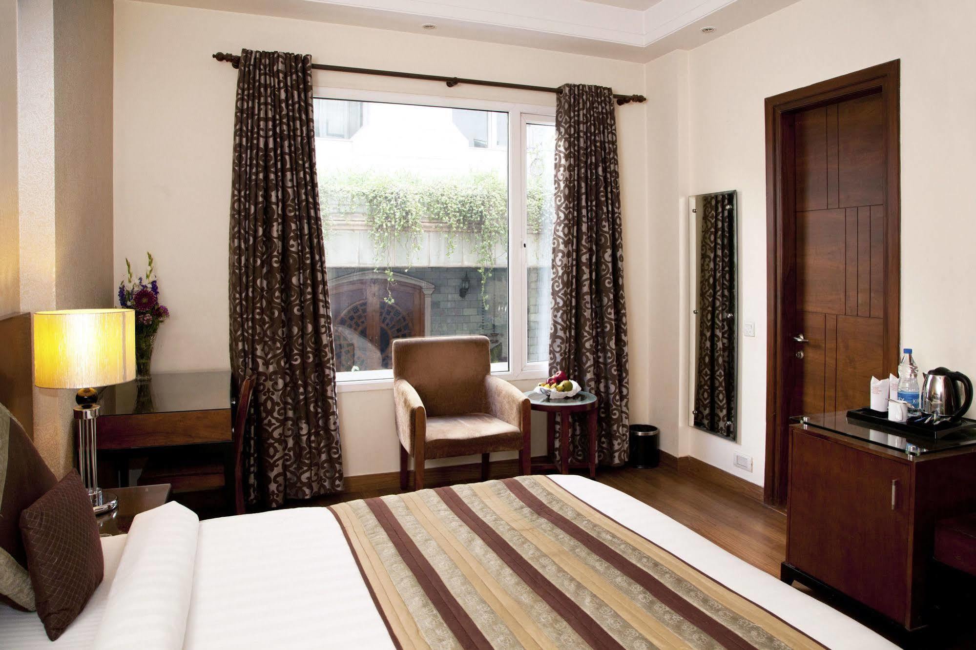 Alpina Hotels & Suites Yeni Delhi Dış mekan fotoğraf