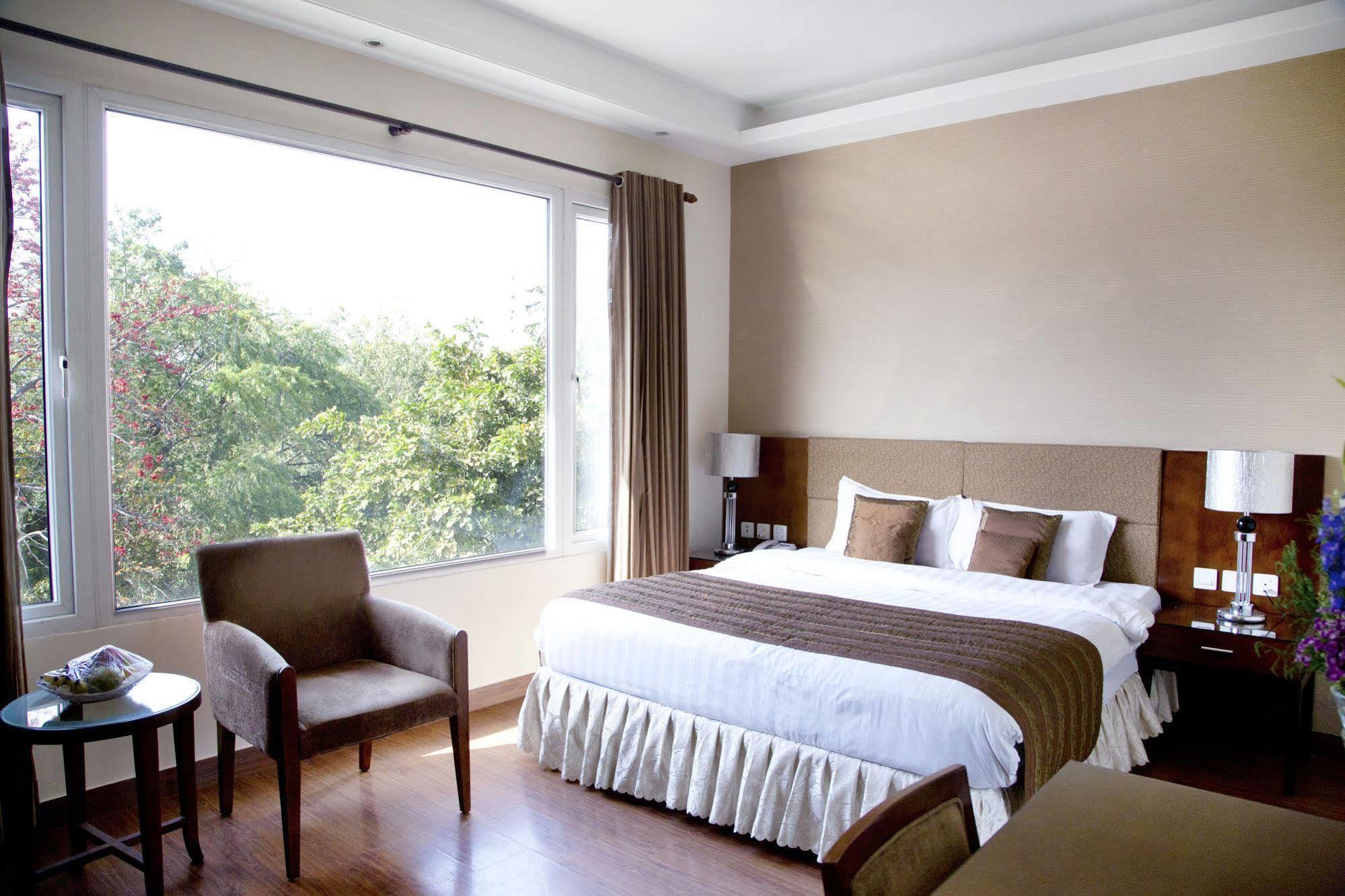 Alpina Hotels & Suites Yeni Delhi Dış mekan fotoğraf