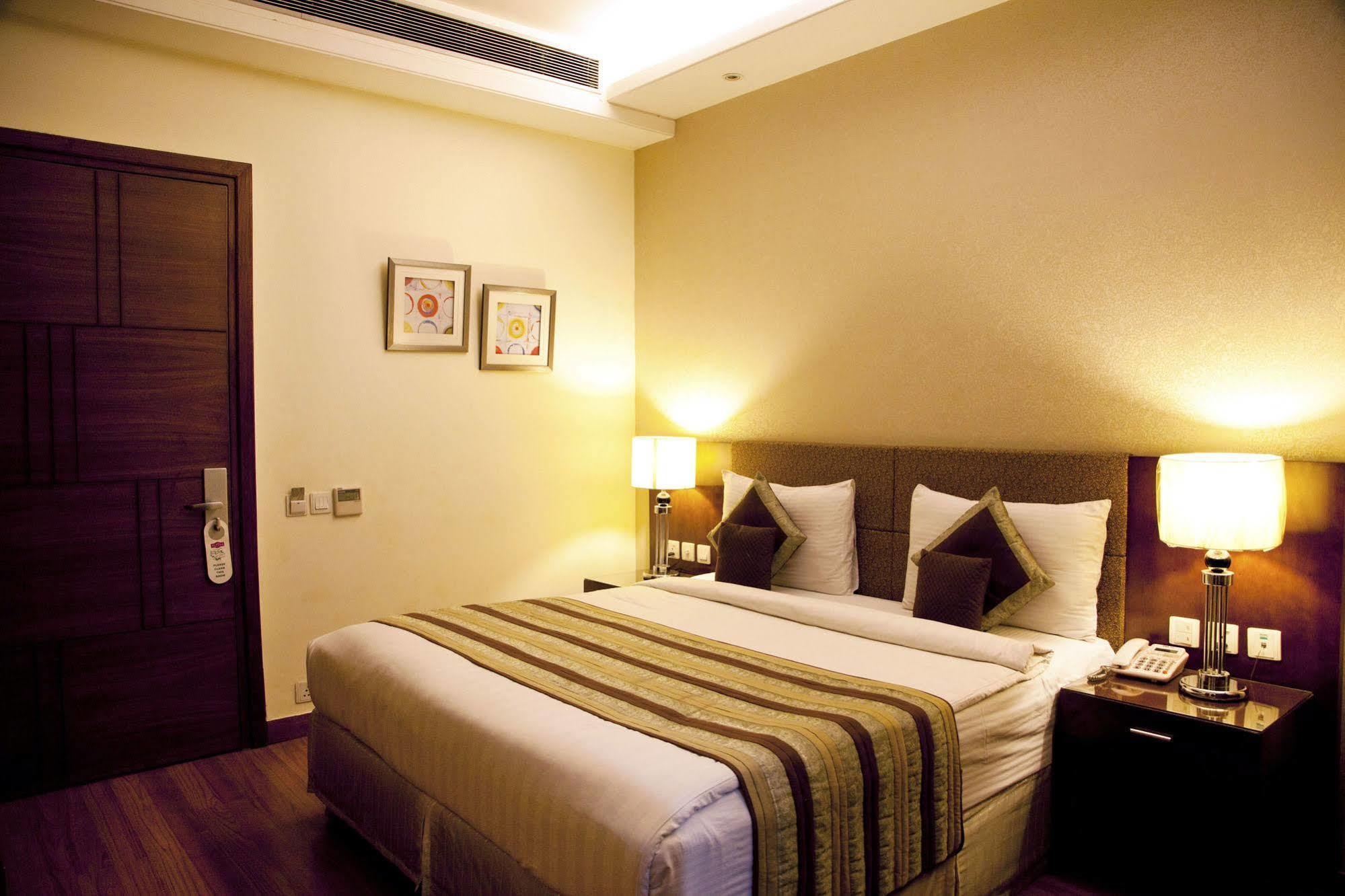 Alpina Hotels & Suites Yeni Delhi Dış mekan fotoğraf