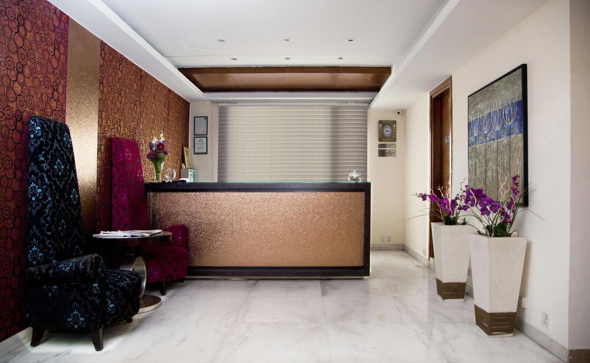 Alpina Hotels & Suites Yeni Delhi Dış mekan fotoğraf